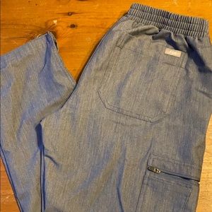 Figs scrubs size small petite